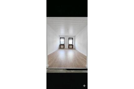 Schöne 1-ZKB-Wohnung mit großem Balkon & Garten - Sankt Ingbert