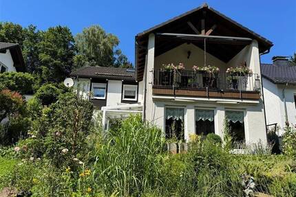 Gleidorf! Beste Lage! Am Wald mit Bach! EFH plus Einliegerwohnung! - Schmallenberg