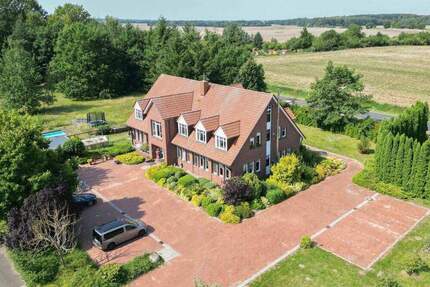 MFH mit 4 WE und 1 GE sowie Top-Potenzial in Feldrandlage zur flexiblen Nutzung - Groß Plasten