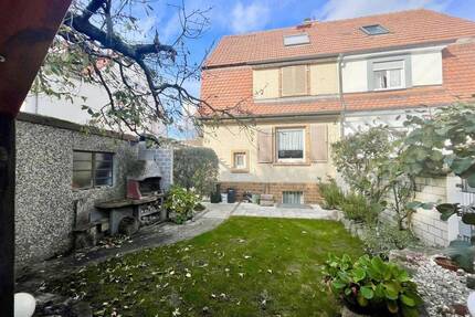 Doppelhaushälfte in Weil am Rhein mit Garage und Garten