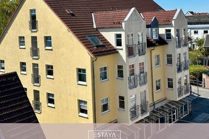 Charmante, lichtdurchflutete Wohnung in Limbach mit zwei französischen Balkonen und Einbauküche - Limbach-Oberfrohna