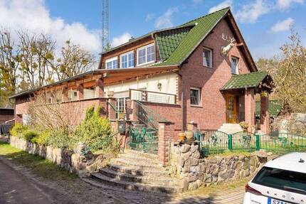 Ein Zuhause zum Entfalten: Großzügiges Wohnen mit Einliegerwohnung, eigenem Wald und Pool - Werneuchen Tiefensee