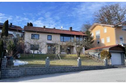 Schönes Zweifamilienhaus mit Garten - familienfreundlich & vielseitig! - Winzer