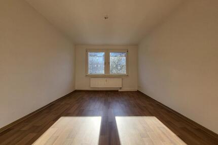 Saniert + 1 Zimmer mit Badewanne + Einzug sofort - Bitterfeld-Wolfen