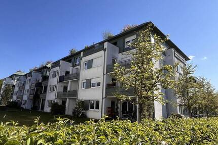 1.8. frei ! Neuwertige Komfort 2-Zimmer Wohnung mit West-Balkon neben Uni - Regensburg Galgenberg