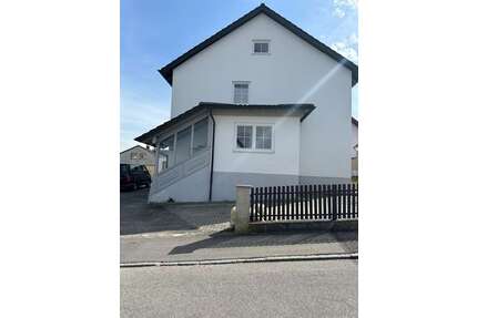 Haus zum Kaufen in Neufahrn in Niederbayern 429.000,00 € 270 m²