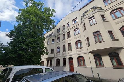 Ansprechende 2-Zimmerwohnung mit Einbauküche|Innenhofbalkon|Tageslichtbad mit Wanne|Abstellraum - Magdeburg Leipziger Straße