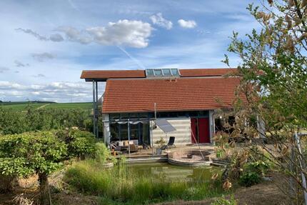 Exklusives helles Architektenhaus am Weinberg mit Wellnessbereich - Flonheim