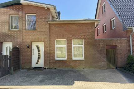 Sanierungsbedürftige Doppelhaushälfte mit Ausbaupotenzial in gewachsener Lage - Büsum