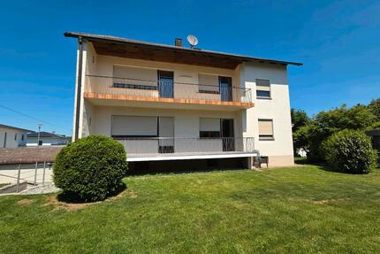 4,5-Zimmer-Wohnung (ca. 105m²) | Garten | Balkon | 2Garagenstell. - Schwandorf