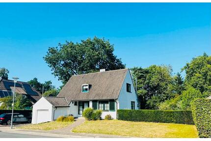 Freistehendes Einfamilienhaus in Moers-Kapellen mit großem Garten