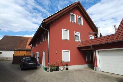 Mehrfamilienwohnhaus mit Nebengebäuden in Hohlach zu verkaufen! - Simmershofen