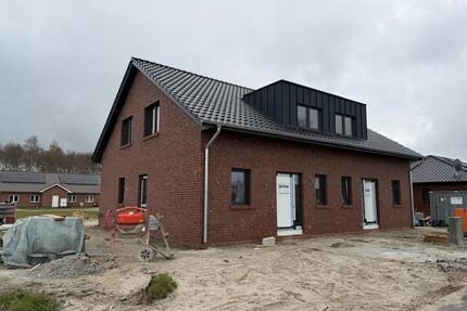 Neubau-DHH in 26676 Barßel - 1.200,00&nbsp;EUR Kaltmiete, ca.&nbsp; 115,00&nbsp;m&sup2; in Barßel (PLZ: 26676)