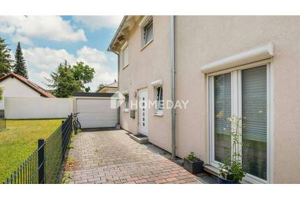 Gepflegt, durchdacht und naturnah - Repräsentative DHH mit Terrasse, Garten und Garage - München Allach-Untermenzing