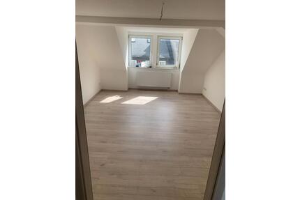 Schöne helle 2-Raum Wohnung mit Balkon ab sofort Verfügbar - Schleiz