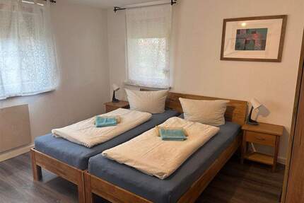 DÖRFLES ** TERRASSE ** Keller ** Stellplatz ** möbliert im EG ** Monteurwohnung - Dörfles-Esbach