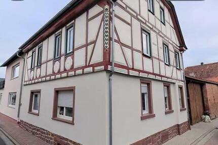 Ehemaliger Bauernhof und Weingut mit großem Innenhof - Großwallstadt