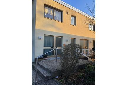 Wohnung mit neuem Bad und Stellplatz Nähe Wiesengrund (Espan) - Fürth Bislohe