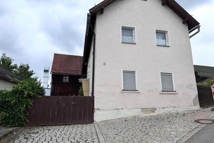 Altes sanierungsbedürftiger kleiner Bauernhof früher . 317m2 - Schwandorf