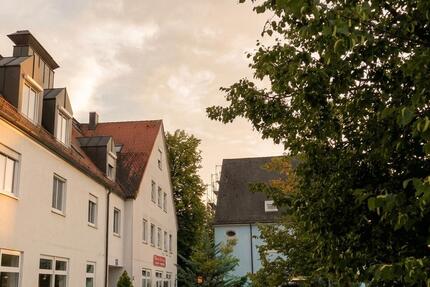 Gehobene 3-Zimmer-Wohnung mit 73 qm Wfl., 2 Stellplätze uvm. - Kirchheim bei München