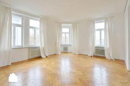 Besonderer Altbau in zentraler Lage – 6 Zimmer, Balkon & Aufzug - Bayreuth City