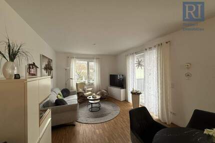 Neubau: Moderne 3-Zimmer-Wohnung mit 2 Balkonen und 2 TG-Stellplätzen - Eisingen