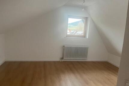 2 Zimmer Dachwohnung - 600,00&nbsp;EUR Kaltmiete, ca.&nbsp; 75,00&nbsp;m&sup2; in Blumberg (PLZ: 78176)