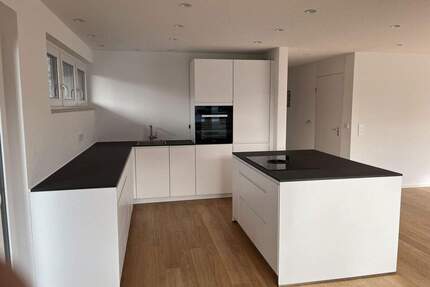 Großzügige, helle 3,5 Zimmer Wohnung mit Südbalkon in Kemnat, komplett Neusaniert - Ostfildern-Kemnat