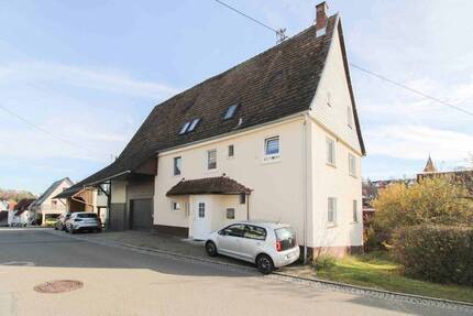 Wohnhaus (2-3 Wohneinheiten) mit großer Scheune (Ausbaupotential) und kleinem Garten - Horb am Neckar Grünmettstetten