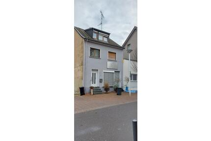 Kapitalanlage - Wohnhaus mit Gewerbeeinheit in Völklingen,Wehrden