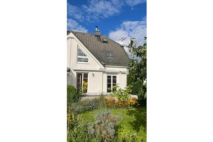 PRIVAT - Raumwunder Doppelhaushälfte in Berlin-Mahlsdorf