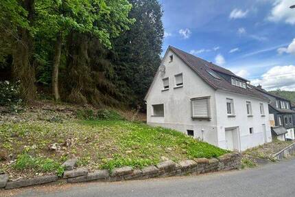 1-2 Familienhaus mit Loggia, Garage und Garten in schöner und ruhiger Wohnlage von Eisern - Siegen