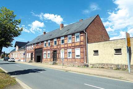Haus zum Kaufen in Osterburg (Altmark) OT Krevese 25.000,00 € 287 m²