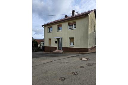 Einfamilienhaus - 135.000,00&nbsp;EUR Kaufpreis, ca.&nbsp; 120,00&nbsp;m&sup2; in Rockenhausen (PLZ: 67806)