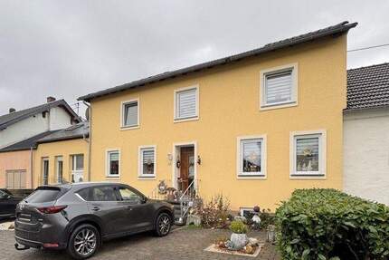 Zweifamilienhaus mit schönem Gartengrundstück. - Alsdorf