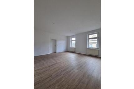 *70 m² mit Parkblick – Wohnen im ruhigen 3-Familienhaus* - Köthen (Anhalt)