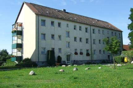 3 Raum-Wohnung mit Balkon - 429,00&nbsp;EUR Kaltmiete, ca.&nbsp; 61,92&nbsp;m&sup2; in Schleife (PLZ: 02959)