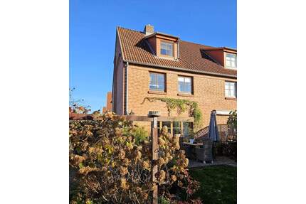 Reihenendhaus in bester Lage - 370.000,00&nbsp;EUR Kaufpreis, ca.&nbsp; 121,00&nbsp;m&sup2;&nbsp;Wohnfl&auml;che in Reinfeld (PLZ: 23858)