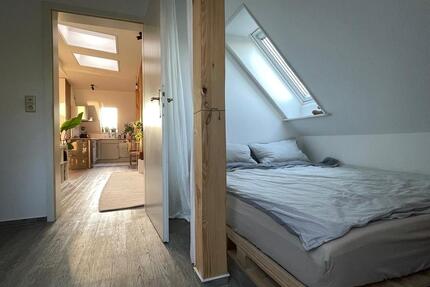 Zwischenmiete: Möbilierte Dachgeschoss-Wohnung am Großen Garten a - Dresden Blasewitz