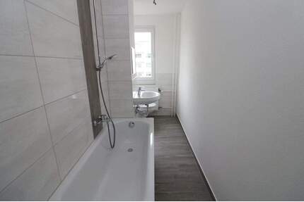 Familienträume XXL...große 4-RW mit 2 Badezimmern, Wanne u. Dusche!!! - Freiberg