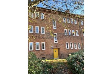 Gemütliche 2,5-Zimmer-Wohnung mit Dielenboden und Badewanne in Kiel