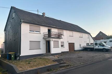 2 Häuser 1 Preis - 350.000,00&nbsp;EUR Kaufpreis, ca.&nbsp; 270,00&nbsp;m&sup2; in Halsenbach (PLZ: 56283)