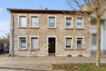 Haus zum Kaufen in Königslutter am Elm 270.000,00 € 284 m²