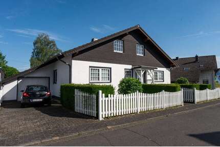 Haus zum Kaufen in Asbach 430.000,00 € 222 m²