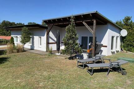 komfortables Wochenendhaus am Malchiner See (ca. 300 m) - Basedow / Seedorf