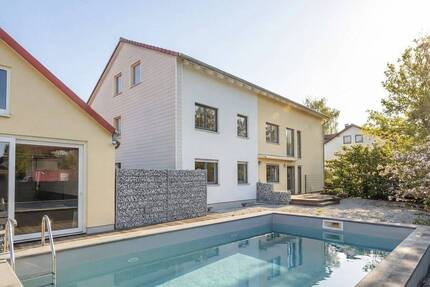 Großes Mehrfamilienhaus, Pool u. Doppelgarage, gepflegt, teilrenoviert - München Feldmoching-Hasenbergl