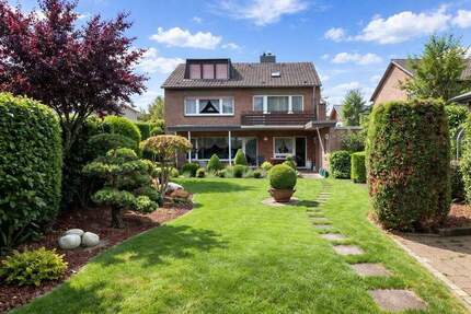 Teilsaniert mit praktischer Aufteilung und Zusatzfläche im Dachgeschoss - Neuss / Gnadental