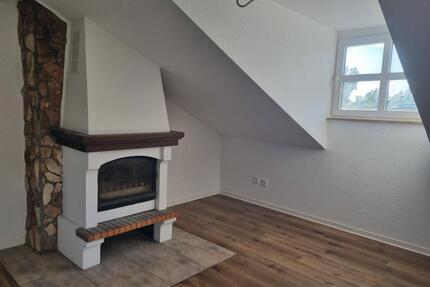 Renovierte 2 ZKB Dachgeschosswohnung mit Stellplatz & Einbauküche - Bad Kreuznach