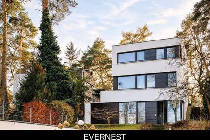 Promenade location with lake view in Potsdam makes hearts beat faster