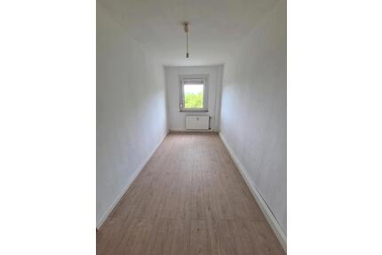 4-Raum-Wohnung 80qm neu renoviert und vermietet Balkon Stellplatz - Chemnitz Rabenstein
